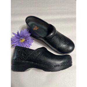 BLACK DANSKO XP CLOGS